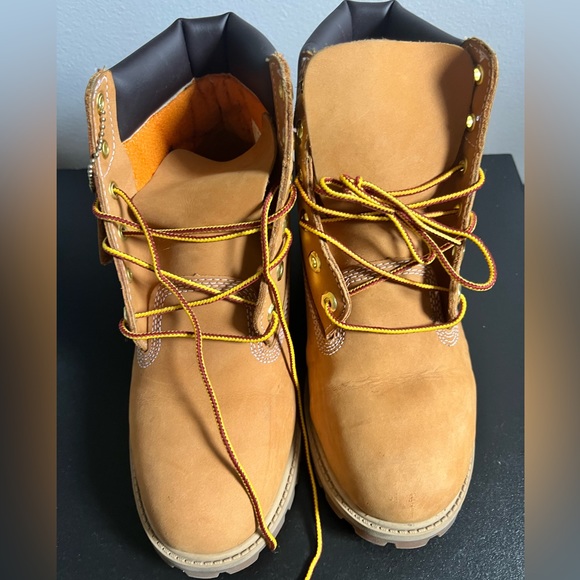 Timberland boots,6 inch classic. - Picture 3 of 4